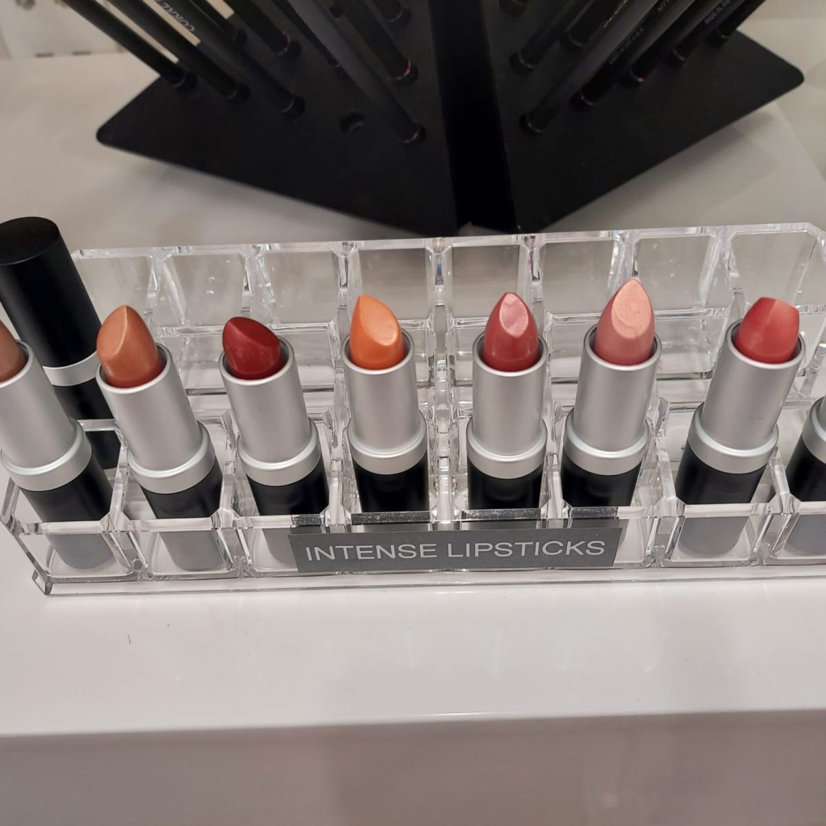 Acrylic container and display to store cosmetics 3